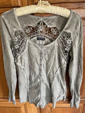 VENUS Olive Gray Crochet-Trim Button Front Long Sleeve Top